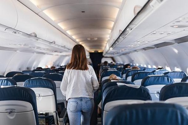 Evite ficar a viagem toda sentado. (Fonte: GettyImages/Reprodução)