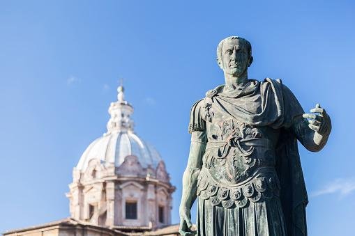 O calendário juliano foi introduzido pelo imperador romano Júlio César