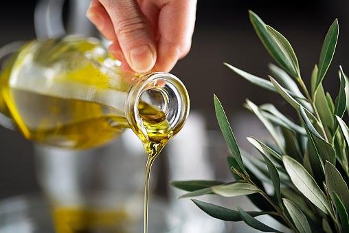 Azeite de oliva pode estar se tornando um item "raro". (Fonte: Getty Images/Reprodução)