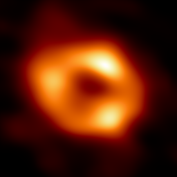 Primeira imagem do Sagitário A*, nome dado do buraco negro da Via Láctea, foi revelada em maio de 2012. (Foto: Divulgação EHT)