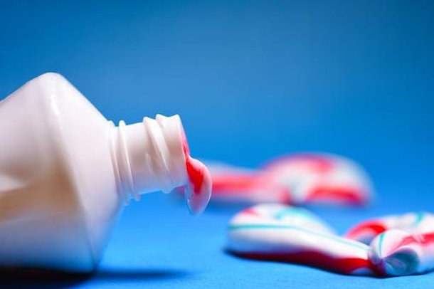 Não é apenas na escovação que o creme dental pode ser útil. (Fonte: GettyImages/ Reprodução) 