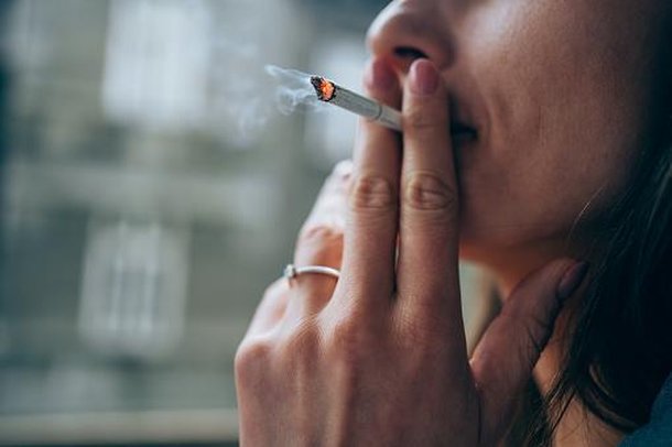 Fumo ainda é destacado como um dos fatores que aumentam os casos de câncer. (Fonte: Getty Images/Reprodução)