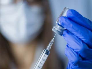 homem-toma-217-doses-de-vacinas-contra-covid-19-na-alemanha-thumb.png