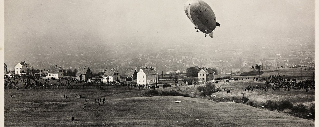 2560px-Luftskipet__Norge__over_Ekeberg,_14._april_1926_2.jpg