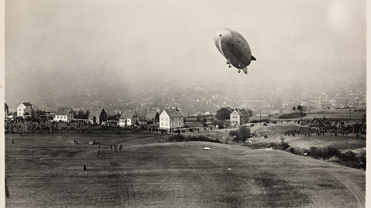 2560px-Luftskipet__Norge__over_Ekeberg,_14._april_1926_2.jpg