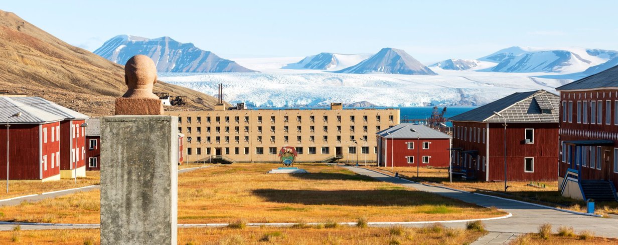 pyramiden-conheca-a-cidade-fantasma-sovietica-no-artico-noruegues-thumb.png