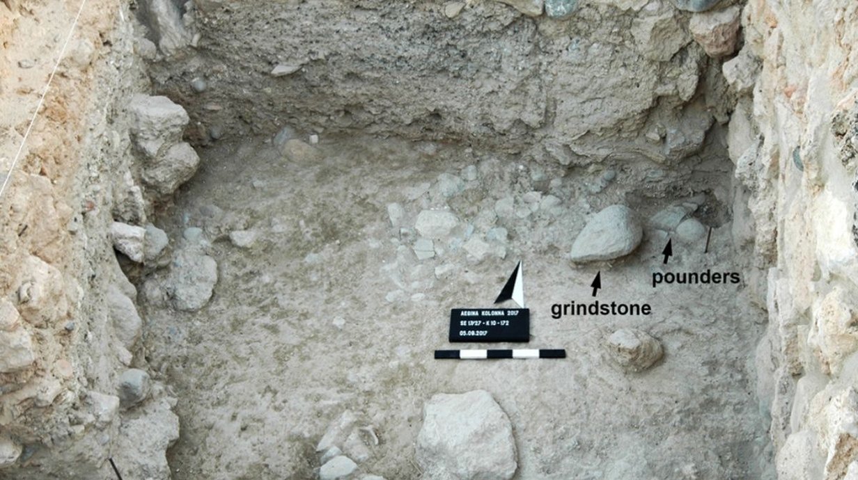 oficina-de-36-mil-anos-que-fazia-corante-roxo-raro-e-descoberta-na-grecia-thumb.png