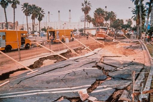 Embora novas estimativas sejam positivas, Califórnia ainda pode sofrer danos significativos com terremoto severo. (Fonte: Getty Images)