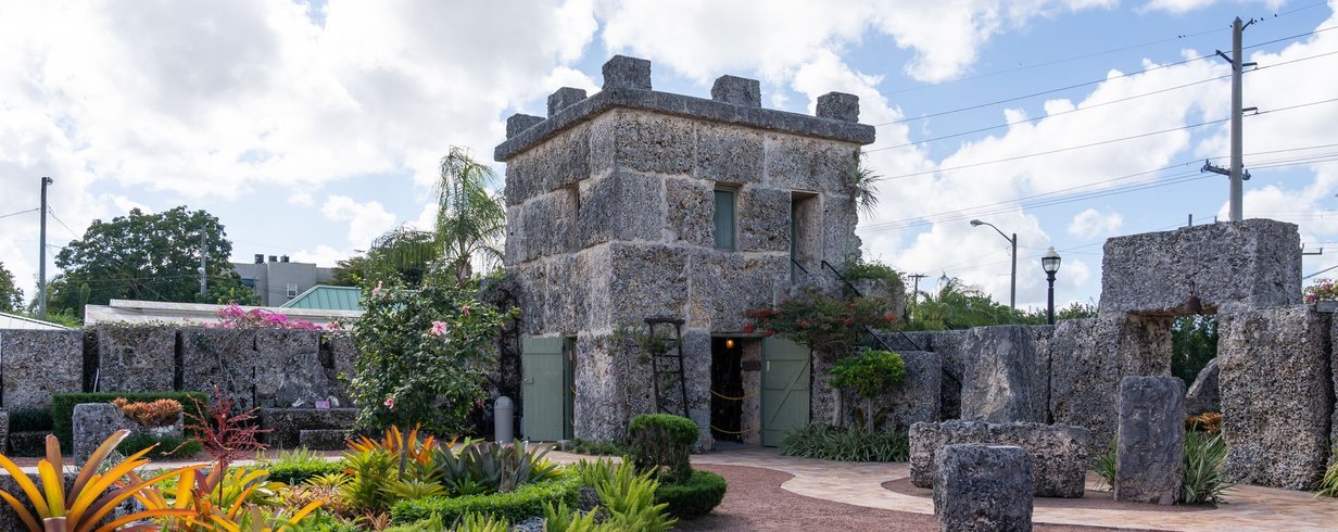 coral-castle-a-misteriosa-obra-de-um-homem-solitario-e-apaixonado-thumb.png