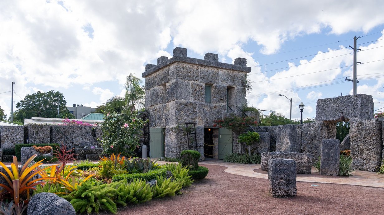 coral-castle-a-misteriosa-obra-de-um-homem-solitario-e-apaixonado-thumb.png