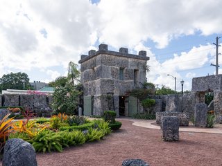 coral-castle-a-misteriosa-obra-de-um-homem-solitario-e-apaixonado-thumb.png