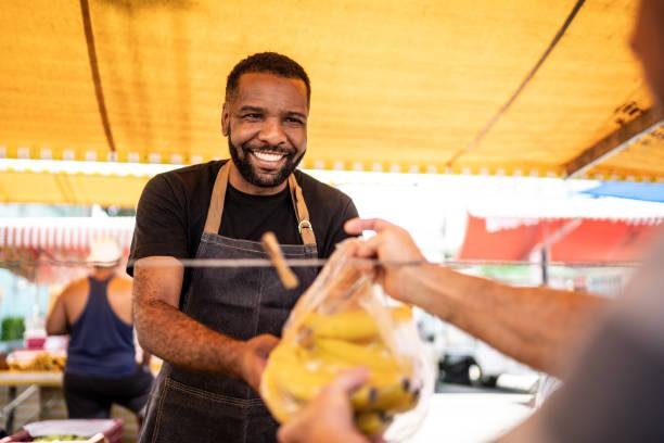 Promover o consumo de produtos locais ajuda a preservar o cultivo das bananas. (Fonte: GettyImages / Reprodução)