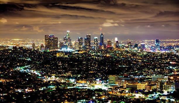 Poluição luminosa poderia ser mitigada através de mudanças assertivas em métodos de iluminação nas cidades. (Fonte: Getty Images)