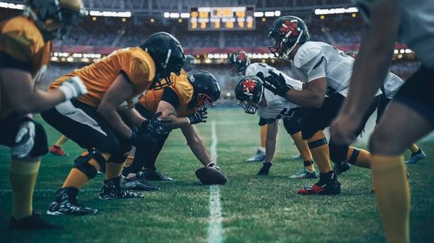 O futebol americano é famoso pelo intenso contato físico. (Fonte: GettyImages/ Reprodução)