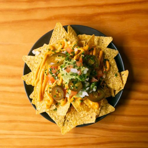 Os nachos tradicionais têm queijo e jalapeños. (Fonte: Getty Images/Reprodução)