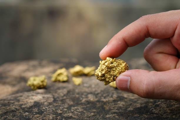 Depósitos de ouro podem ser encontrados em cristais de quartzo após terremotos. (Fonte: Getty Images)