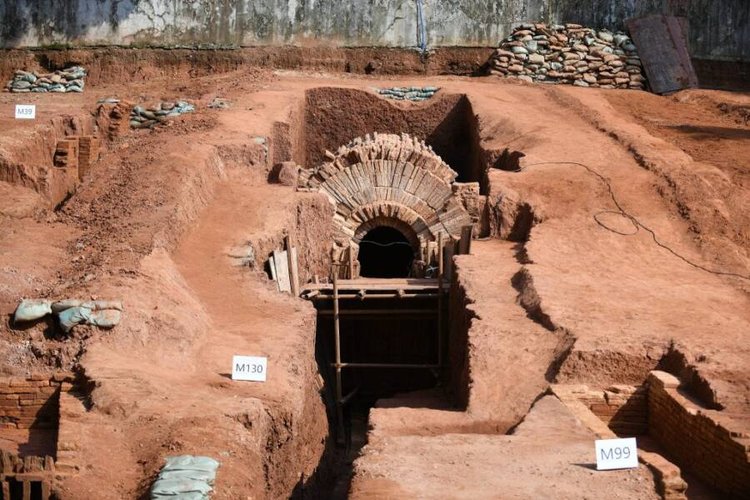 Entrada de tumba escavada descoberta no Zoológico de Guangdong, na Província de Guangdong, no sul da China. (Fonte: China News Service/Reprodução)