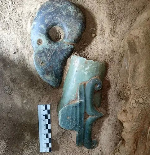 O dragão de jade tem 15,2 cm de comprimento, 10,2 cm de largura e 2,5 cm de espessura. (Fonte: Xinhua/Divulgação)