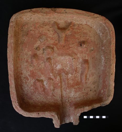 Bandeja de oferendas encontradas na tumba. (Fonte: South Asasif Conservation Project / Divulgação)