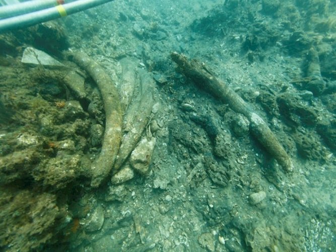 Possível embarcação da terceira armada de Vasco da Gama encontrada no Quênia. (Fonte: Reprodução/Caesar Bita)