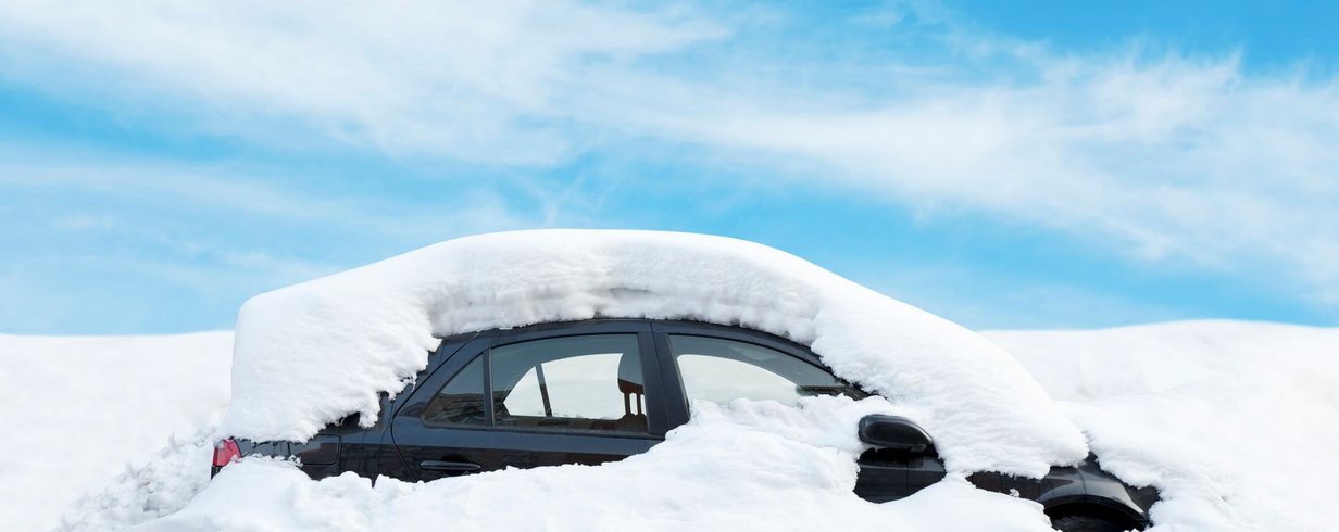 homem-enterrado-na-neve-dentro-do-seu-carro-sobrevive-por-60-dias-banner.png