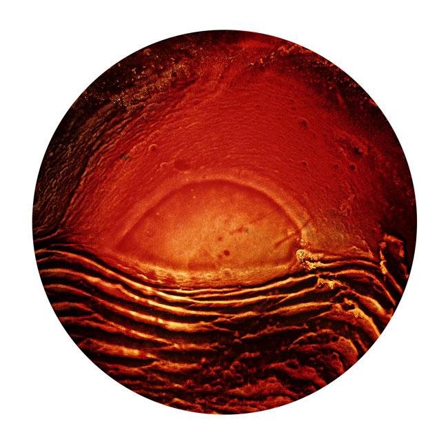 Fotografias transformam restos de whisky em paisagens alienígenas