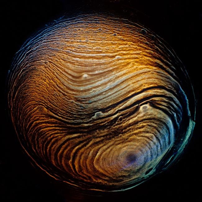 Fotografias transformam restos de whisky em paisagens alienígenas