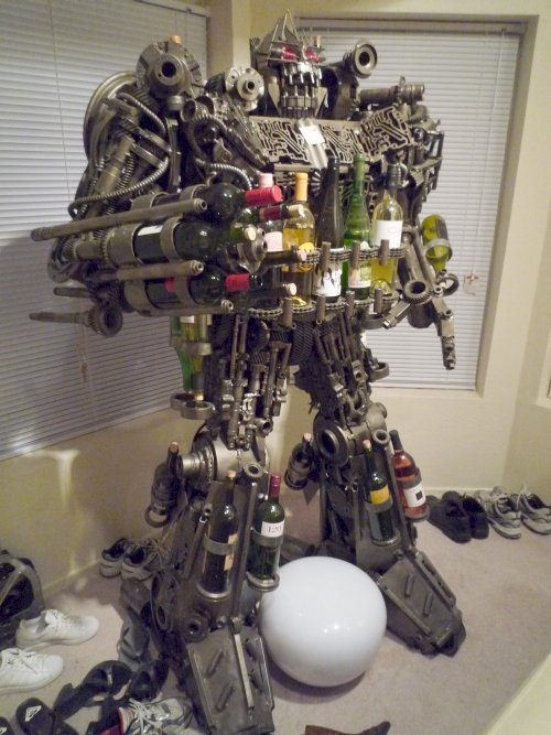 Que tal organizar as suas garrafas em um Transformer de meia tonelada?