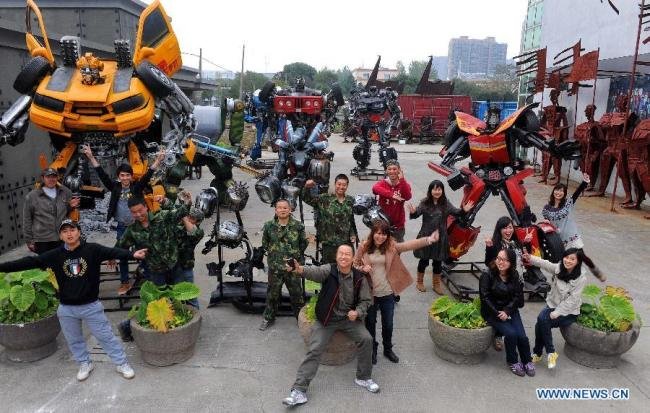 Malucos por Transformers criam parque temático na China