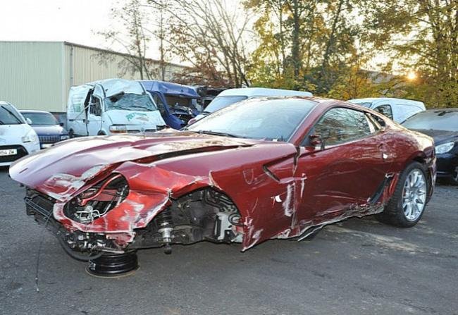 Cristiano Ronaldo bate Ferrari e põe o carro à venda por R$ 130 mil