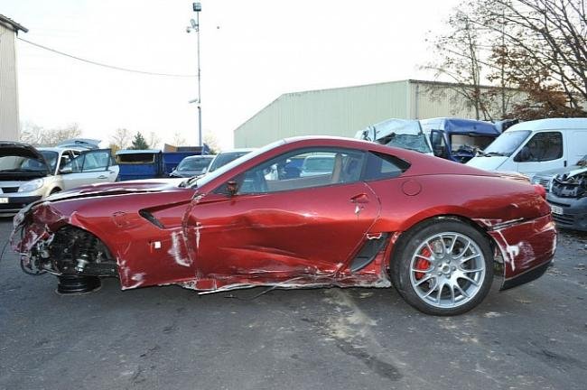 Cristiano Ronaldo bate Ferrari e põe o carro à venda por R$ 130 mil