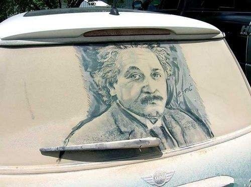 'Lave-me, por favor': confira carros sujos transformados em obras de arte