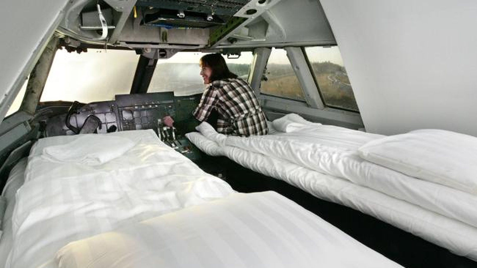 Avião 747 vira hotel de luxo na Suécia - Mega Curioso