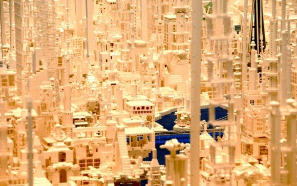 Crianças montam mapa do Japão com 1,8 milhão de peças de LEGO