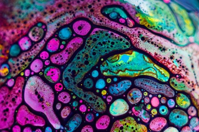 Fotógrafo cria obras de arte com ferrofluido