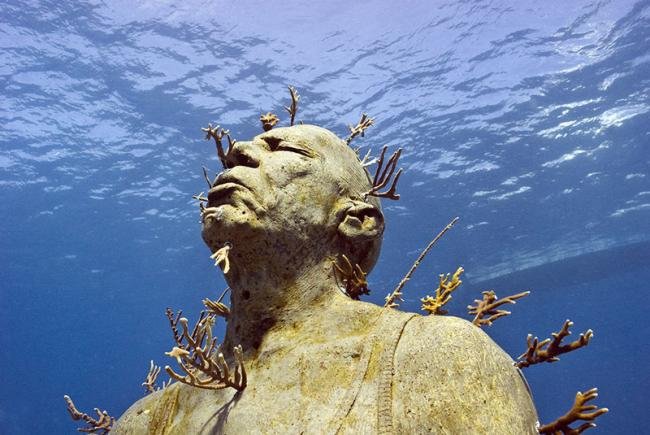 Arte subaquática: mar do Caribe abriga mais de 400 estátuas