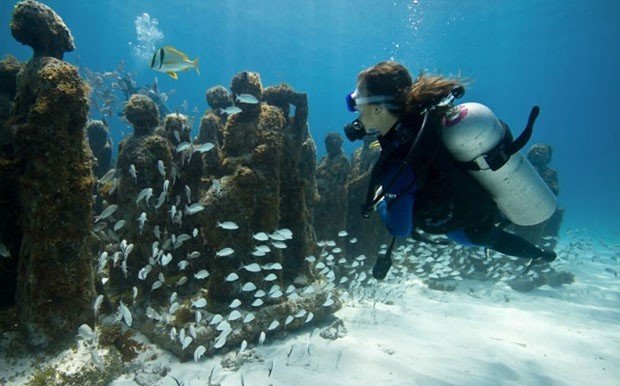 Arte subaquática: mar do Caribe abriga mais de 400 estátuas