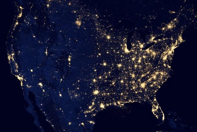 NASA captura imagens deslumbrantes da Terra à noite