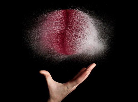 Fotógrafo mostra explosões de balões cheios de água de forma única
