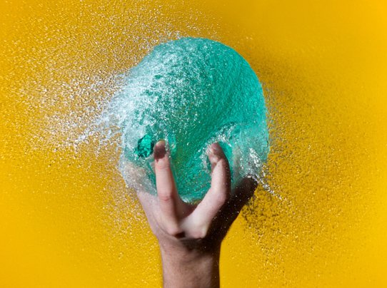 Fotógrafo mostra explosões de balões cheios de água de forma única