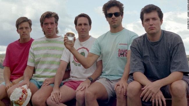Amigos tiram fotos no mesmo lugar há 30 anos