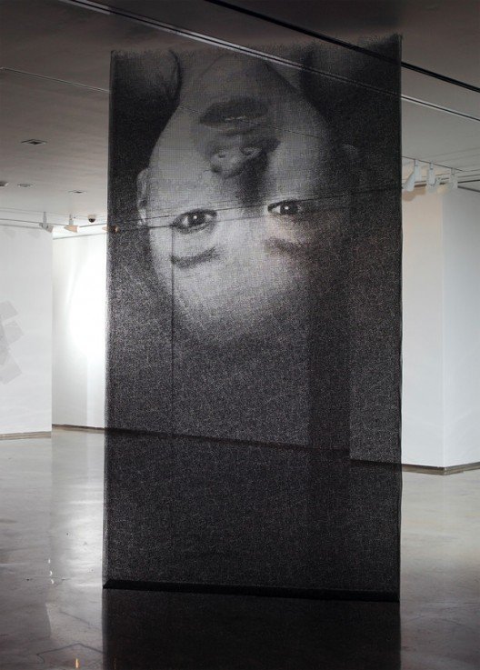 Artista cria retratos surpreendentes com fios de malha