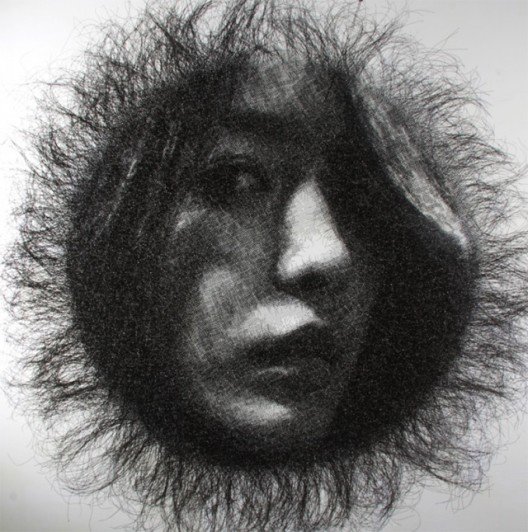 Artista cria retratos surpreendentes com fios de malha