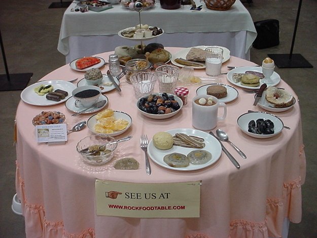 Banquete indigesto: 12 imagens de alimentos feitos de pedra