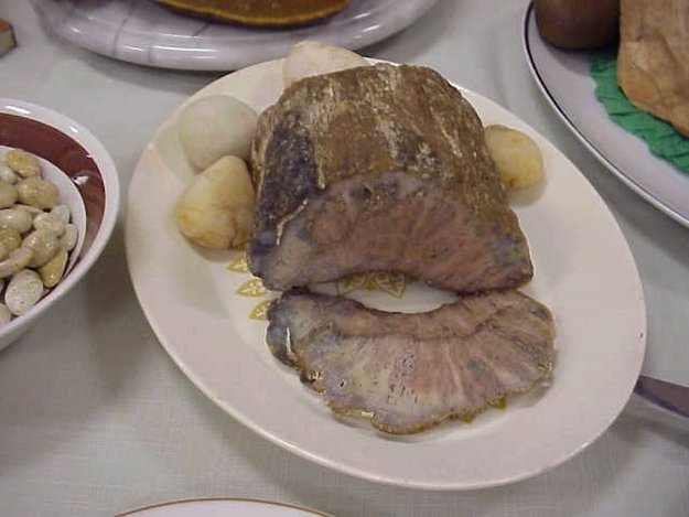 Banquete indigesto: 12 imagens de alimentos feitos de pedra