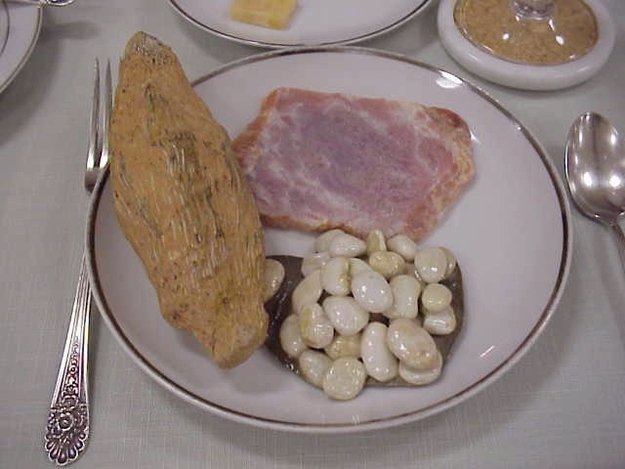 Banquete indigesto: 12 imagens de alimentos feitos de pedra