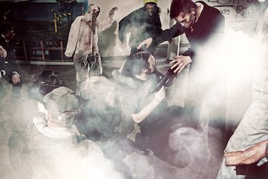 Shopping se transforma em área de treinamento para apocalipse zumbi