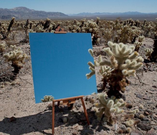 Fotógrafo usa espelho em paisagens abertas e deixa suas fotos incríveis