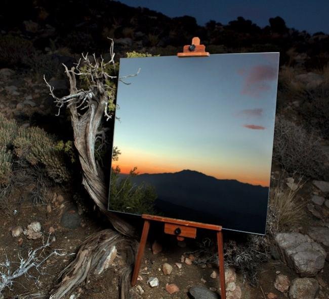 Fotógrafo usa espelho em paisagens abertas e deixa suas fotos incríveis