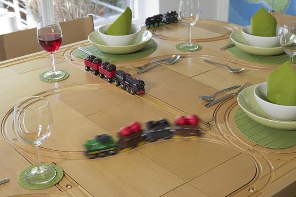 Mesa versátil: é assim que se brinca com a comida!